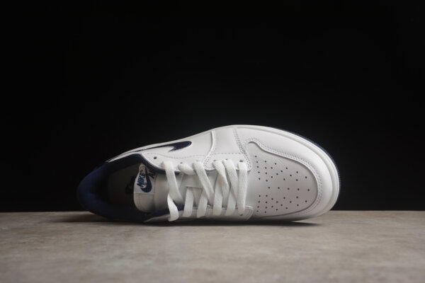 Nike Air Jordan low Metalic - Image 3