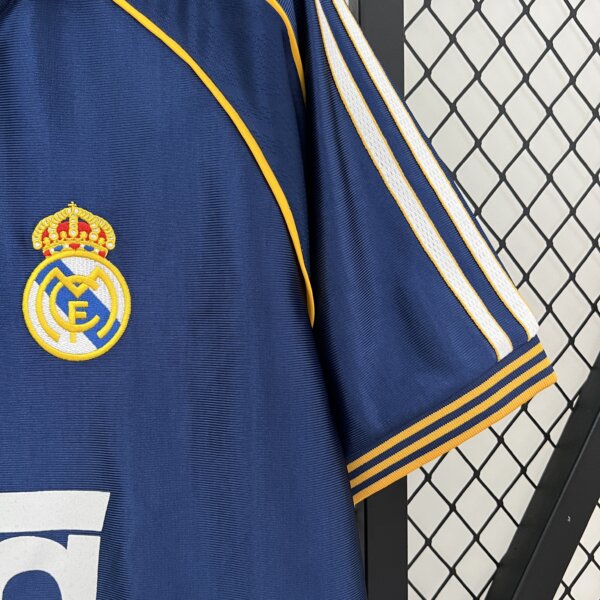 Camiseta Retro Real Madrid 1998 alternativa - Image 3