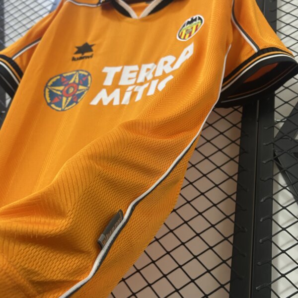 Camiseta Retro Valencia 1999 tercera - Image 5