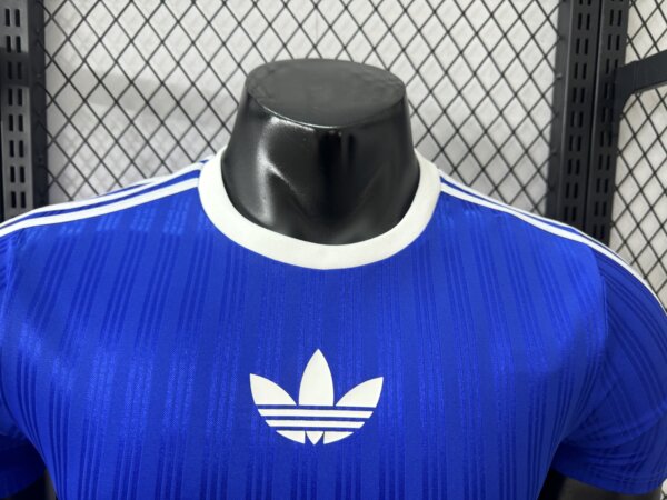Camiseta casual Adidas azul - Image 4