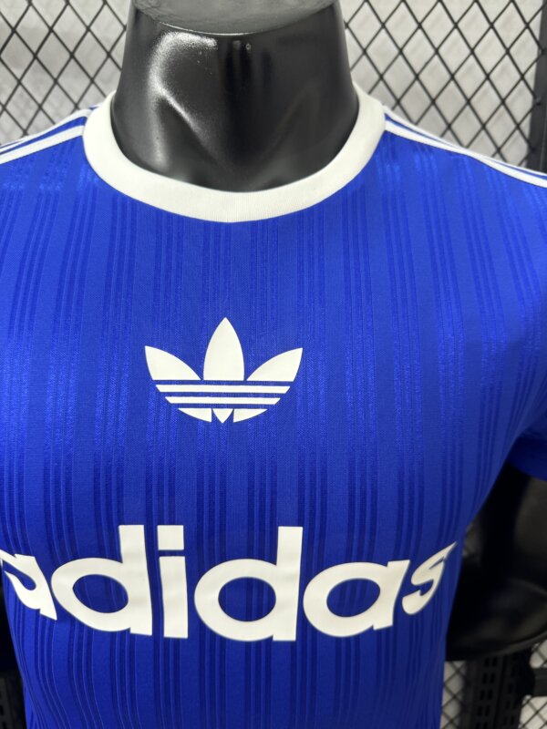 Camiseta casual Adidas azul - Image 3