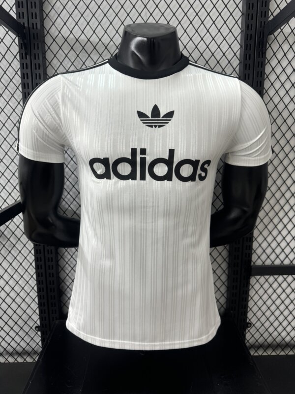 Camiseta casual Adidas blanca