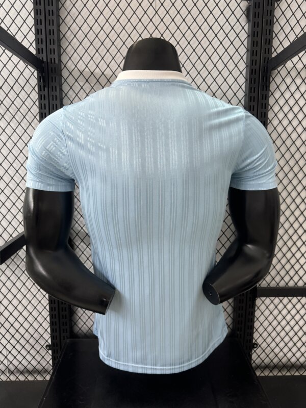 Camiseta casual Adidas celeste - Image 5