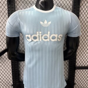 Camiseta casual Adidas celeste