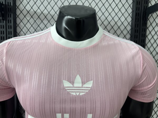 Camiseta casual Adidas crema - Image 3