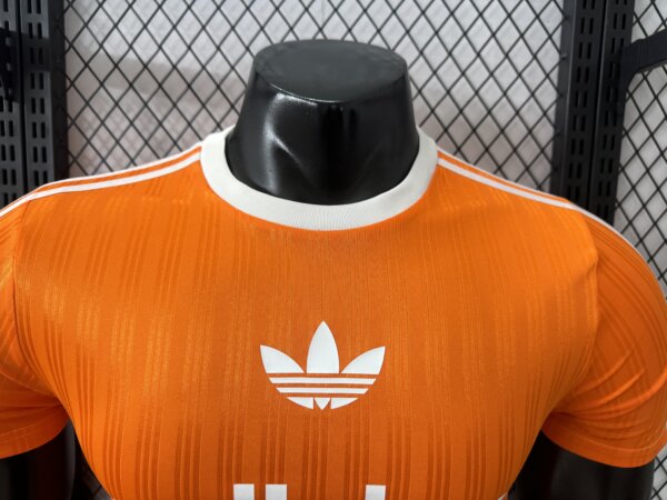 Camiseta casual Adidas naranja - Image 2