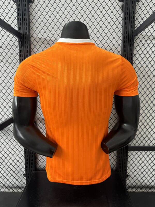 Camiseta casual Adidas naranja - Image 3