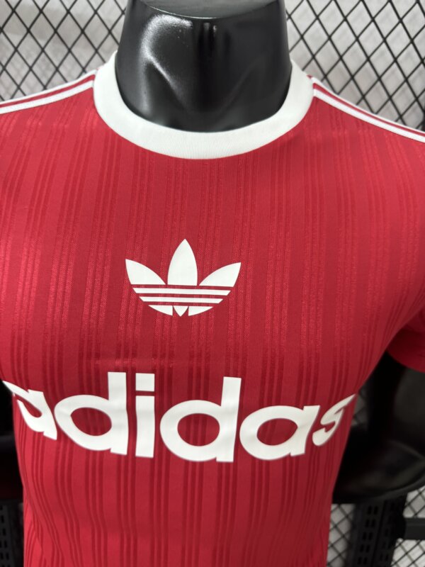 Camiseta casual Adidas Roja - Image 5
