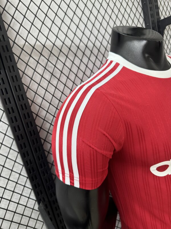 Camiseta casual Adidas Roja - Image 4