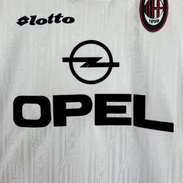 Camiseta Retro Milan 2007 alternativa - Image 2