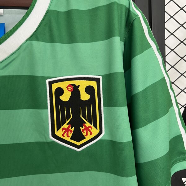 Camiseta Retro Alemania 1984 alternativa - Image 3