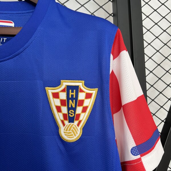 Camiseta Retro Croacia 2010 titular - Image 3